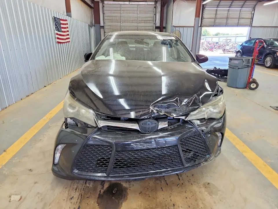 2015 TOYOTA CAMRY SE  