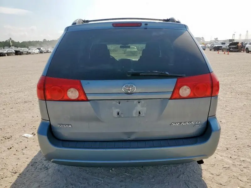 2010 TOYOTA SIENNA LE  