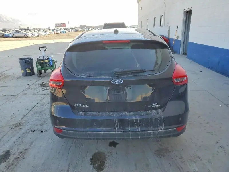 2016 FORD FOCUS SE  