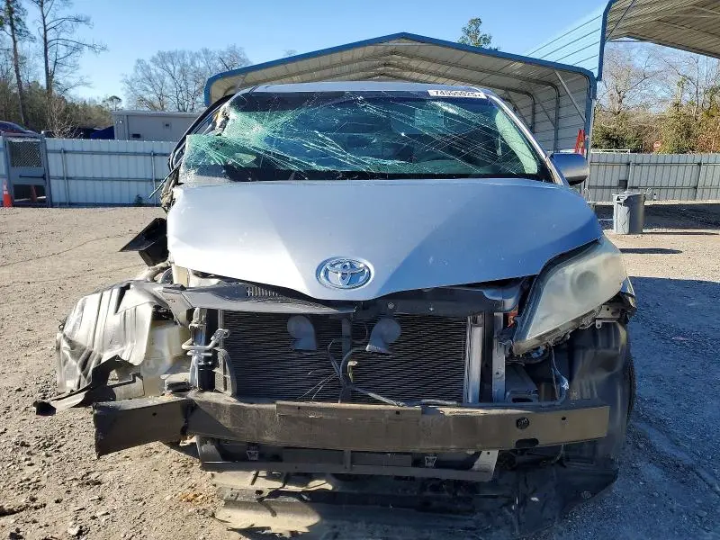 2013 TOYOTA SIENNA XLE  