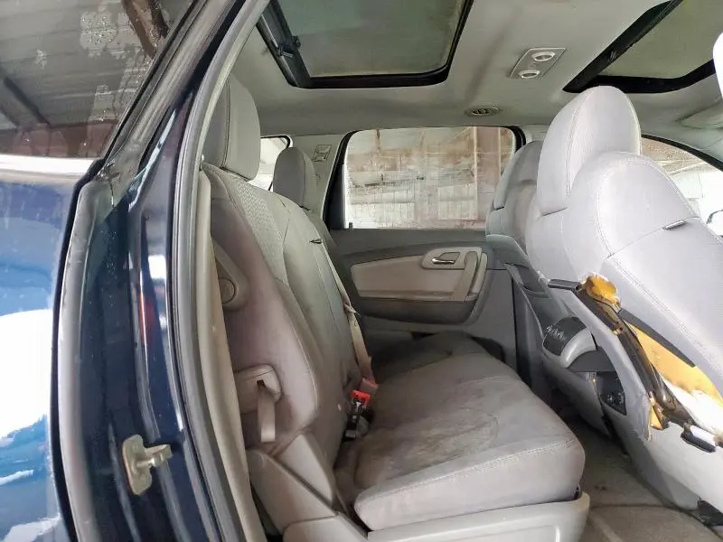 2011 CHEVROLET TRAVERSE LT  