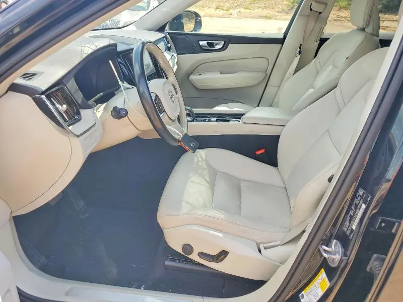 2023 VOLVO XC60 PLUS  