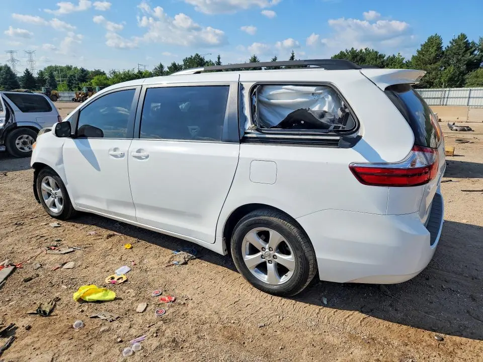 2015 TOYOTA SIENNA LE  