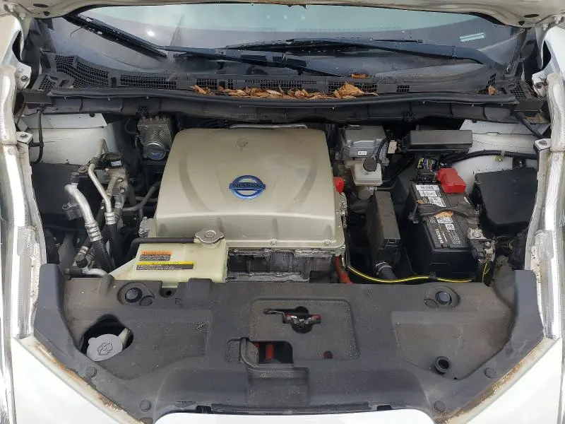 2015 NISSAN LEAF SL  