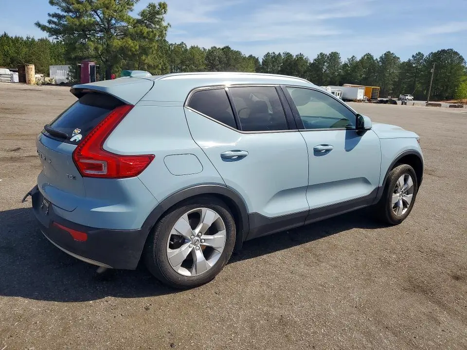 2019 VOLVO XC40 T5 MOMENTUM  