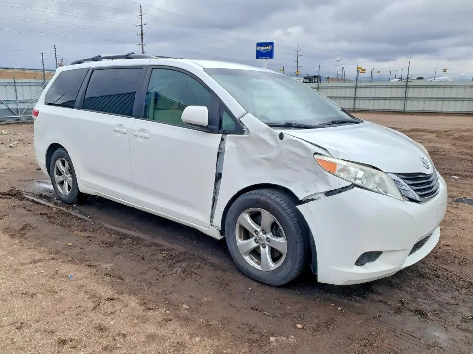 2014 TOYOTA SIENNA   