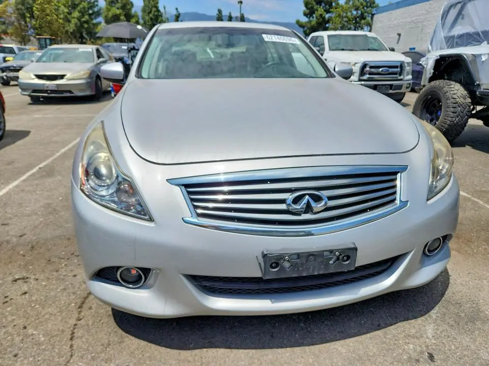 2015 INFINITI Q40 BASE  