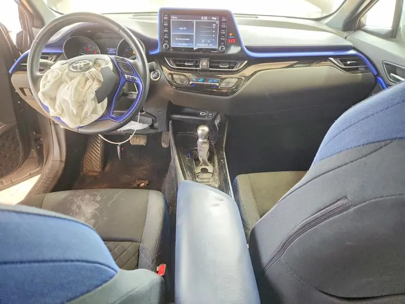 2021 TOYOTA C-HR XLE  