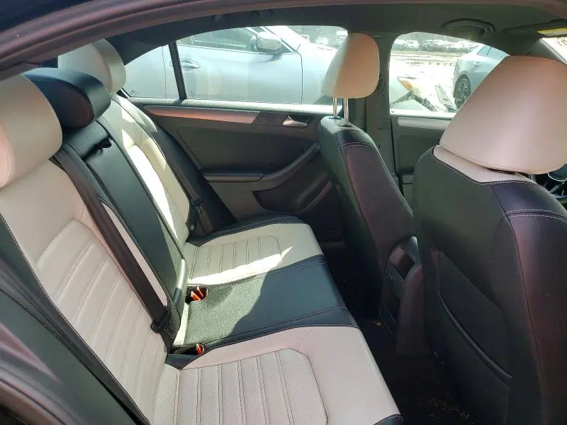 2016 VOLKSWAGEN JETTA SPORT  