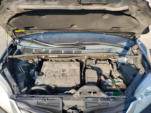 2013 TOYOTA SIENNA LE  