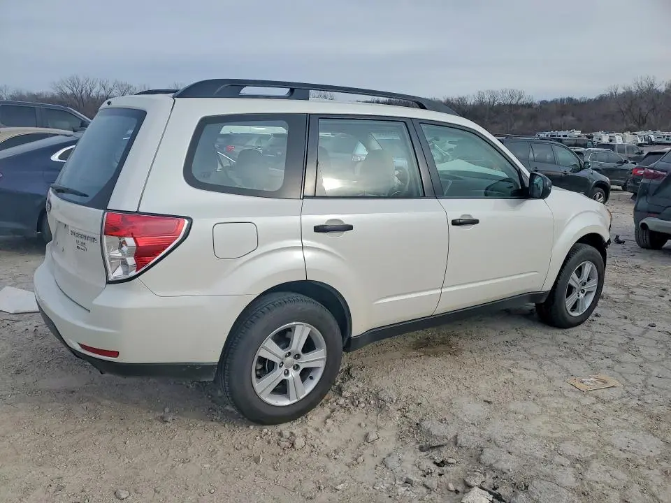2010 SUBARU FORESTER XS  