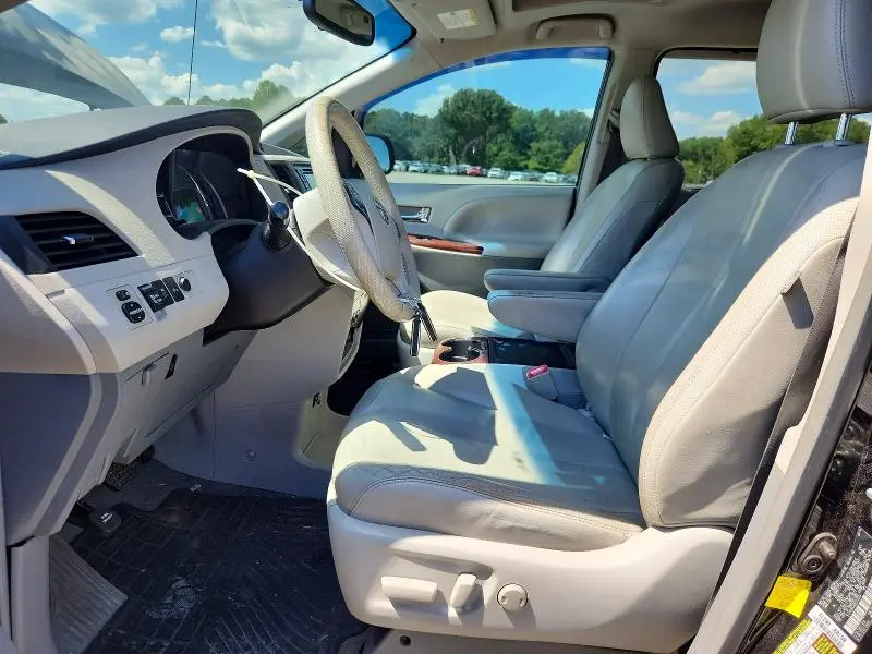 2013 TOYOTA SIENNA XLE 8-PASSENGER  