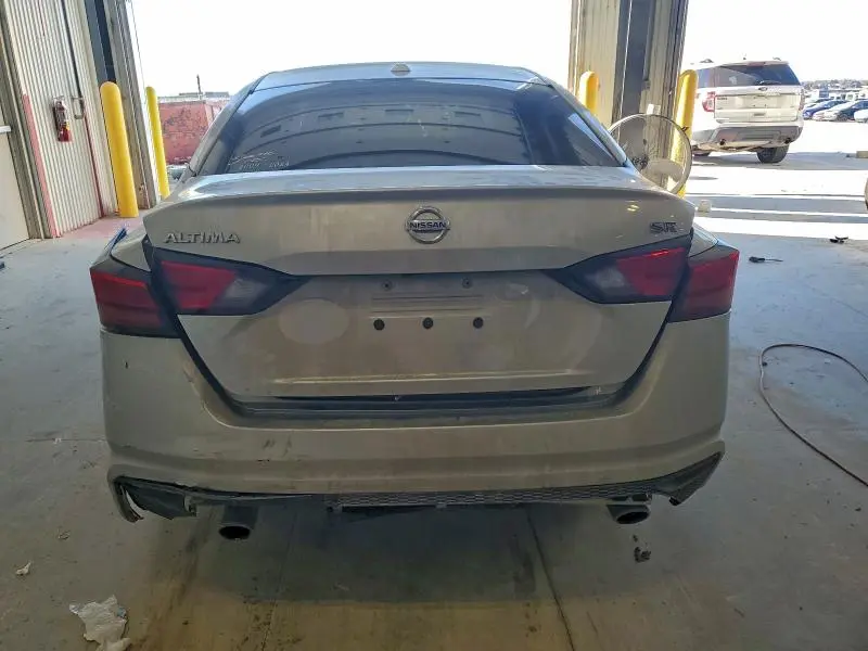 2019 NISSAN ALTIMA SR  