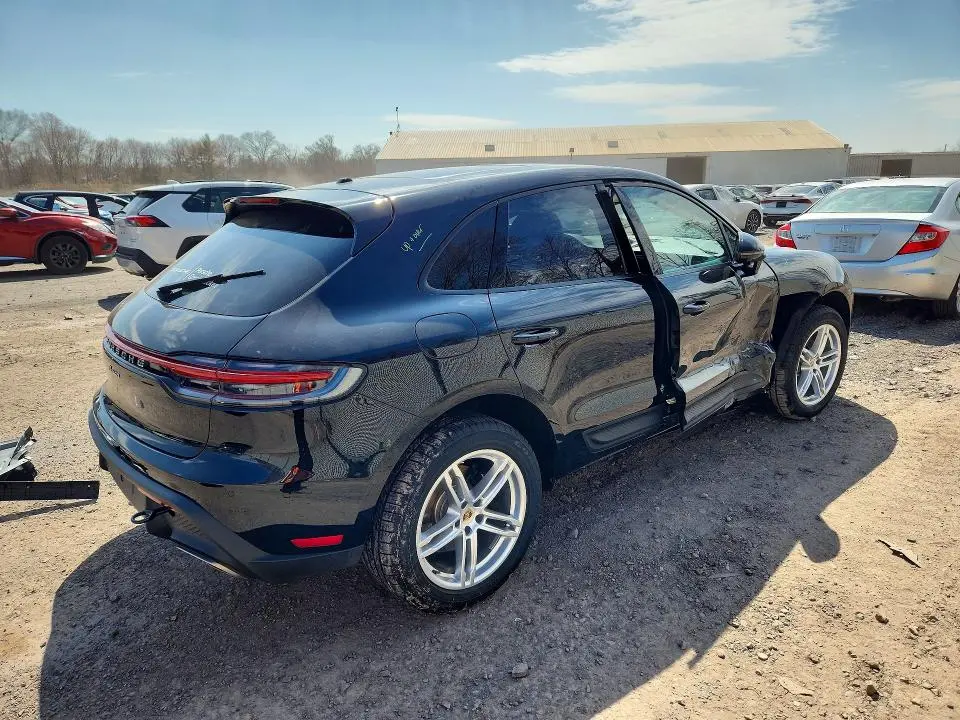 2026 PORSCHE MACAN BASE  