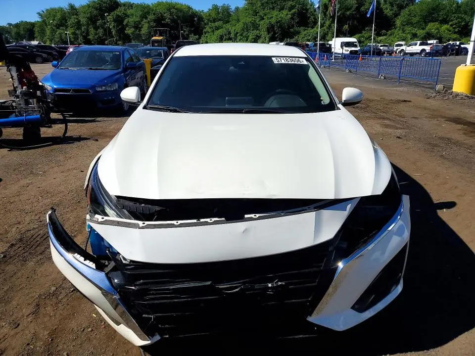 2023 NISSAN ALTIMA SV  