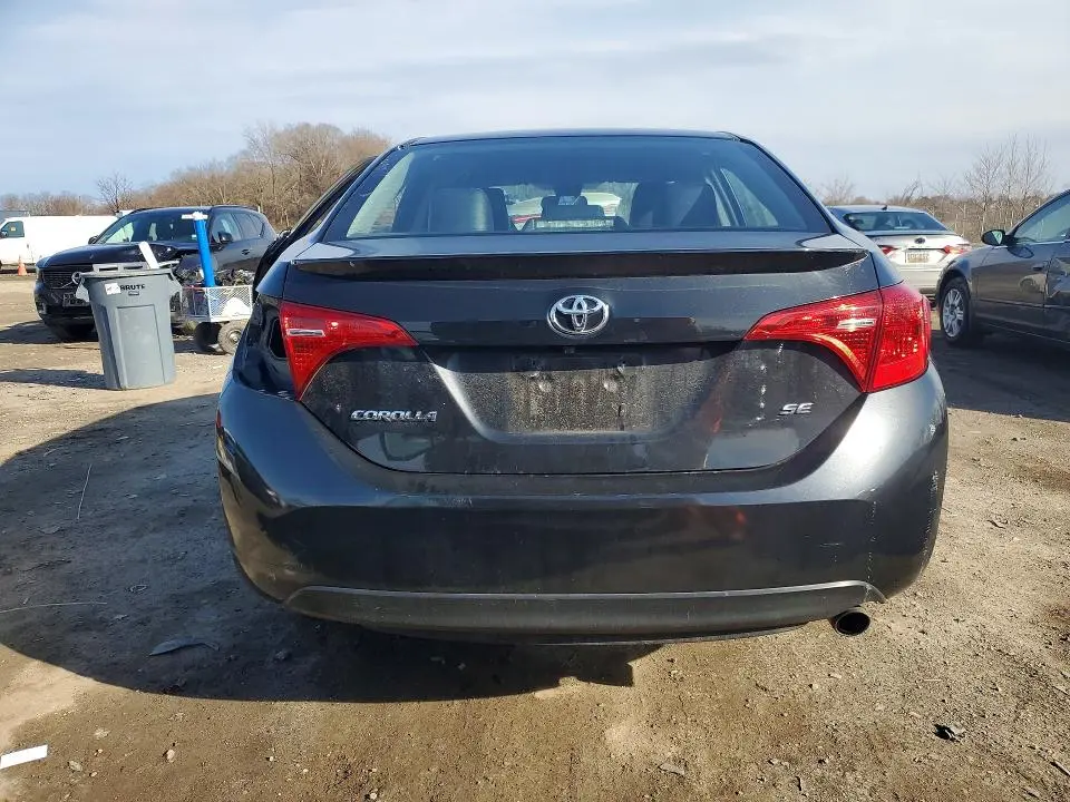 2018 TOYOTA COROLLA SE  