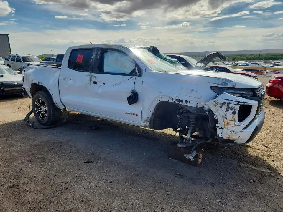 2023 GMC CANYON AT4  