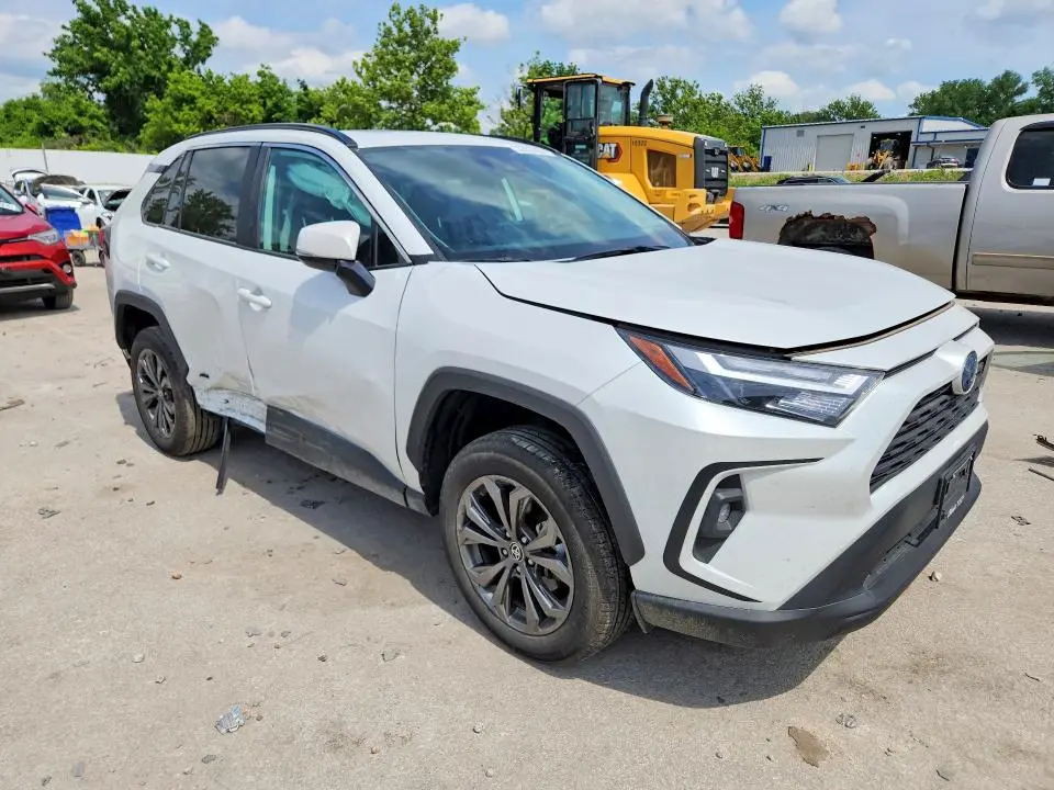 2024 TOYOTA RAV4 XLE PREMIUM  