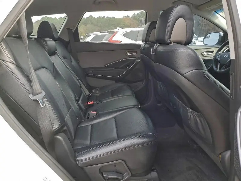 2018 HYUNDAI SANTA FE SE  