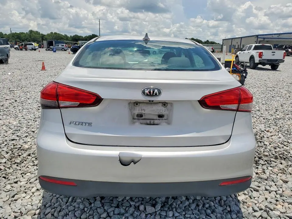 2018 KIA FORTE LX  