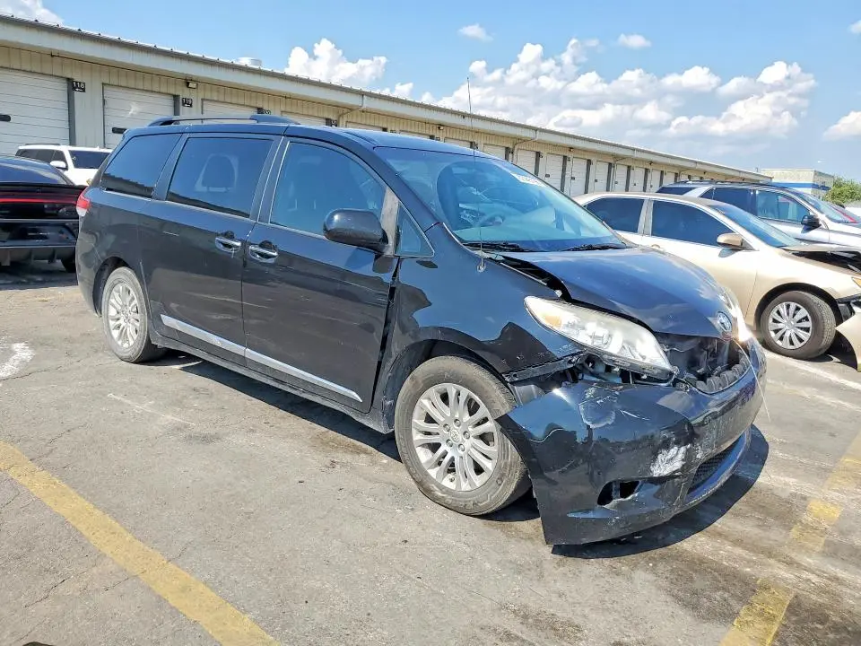 2014 TOYOTA SIENNA XLE 8-PASSENGER  