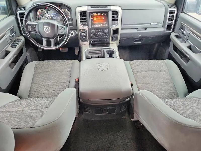 2016 RAM 1500 SLT  
