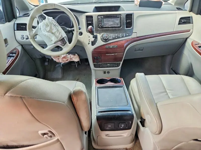2013 TOYOTA SIENNA XLE 8-PASSENGER  