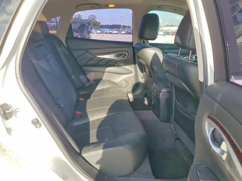 2011 INFINITI M37 X  