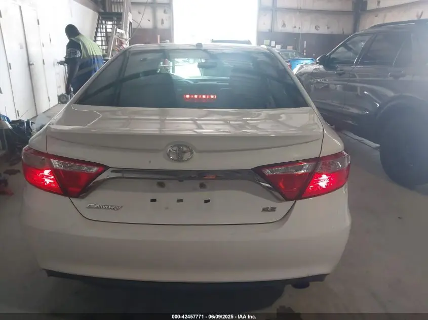 2015 TOYOTA CAMRY SE
