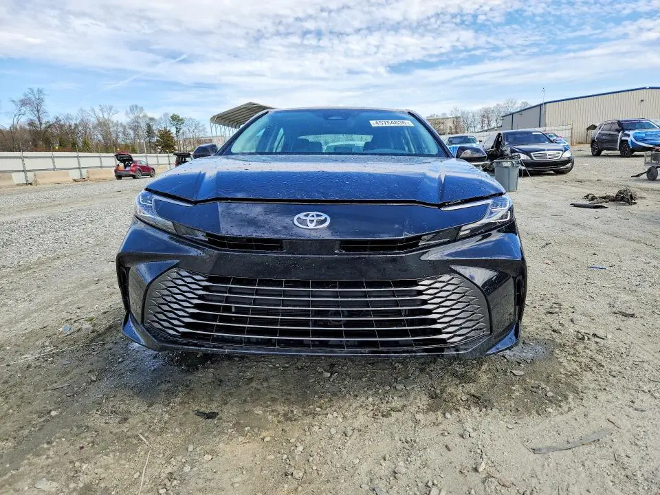2025 TOYOTA CAMRY XLE  