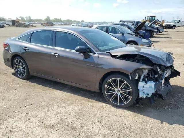 2019 TOYOTA AVALON XLE  