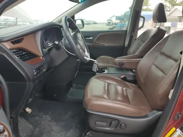 2019 TOYOTA SIENNA XLE  