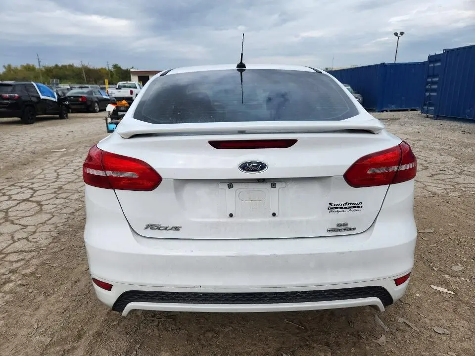 2016 FORD FOCUS SE  