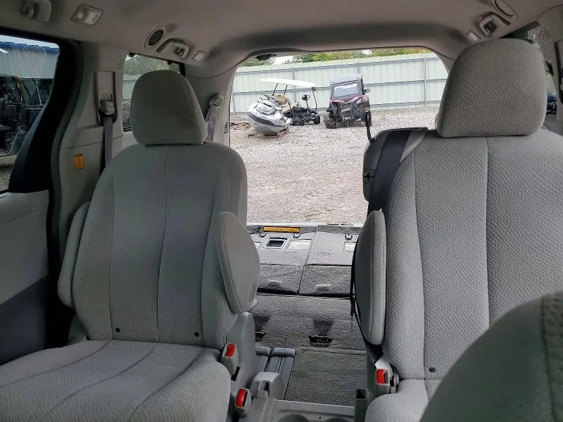 2011 TOYOTA SIENNA LE  