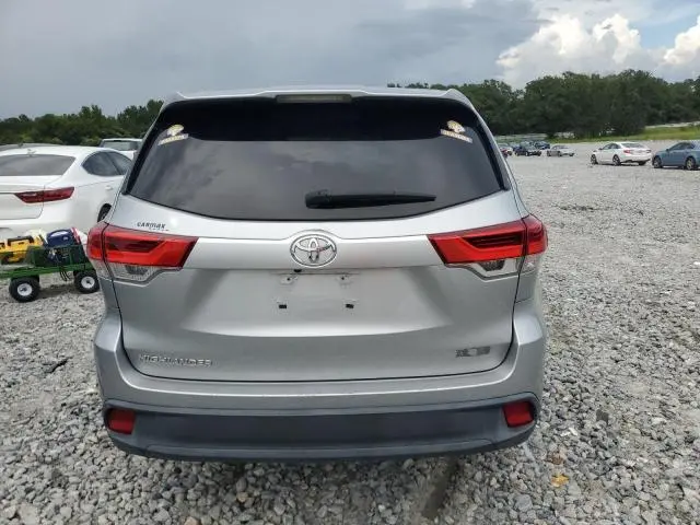 2019 TOYOTA HIGHLANDER LE  