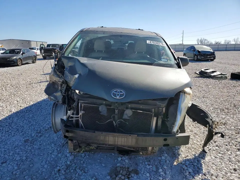 2012 TOYOTA SIENNA LE 8-PASSENGER  