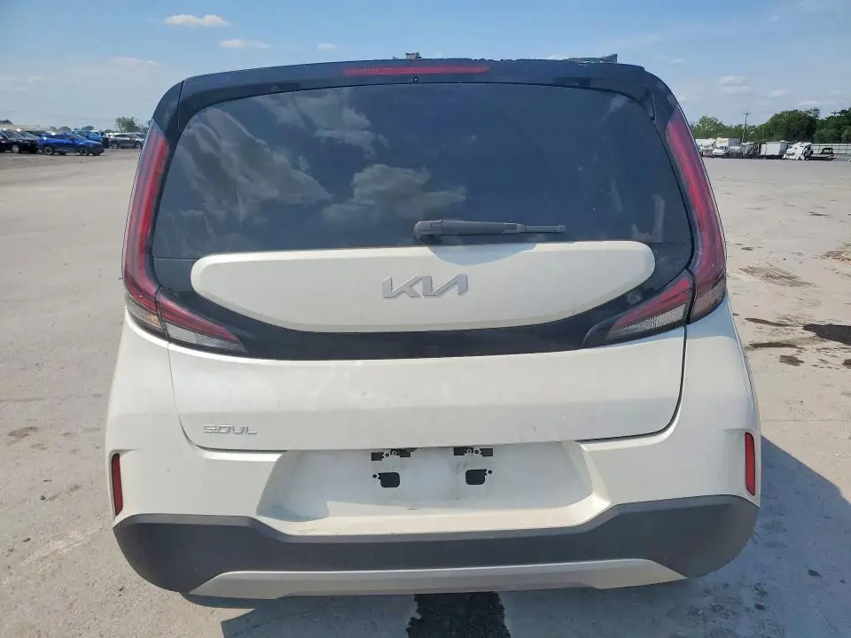2023 KIA SOUL LX  