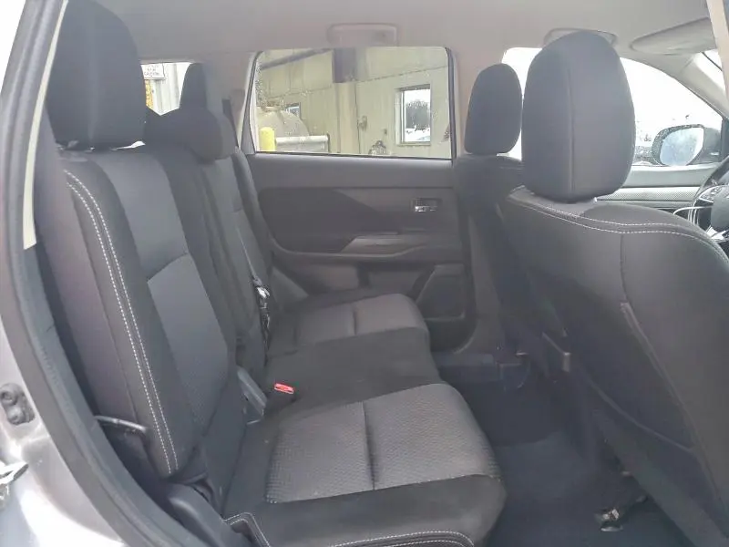 2017 MITSUBISHI OUTLANDER SE  