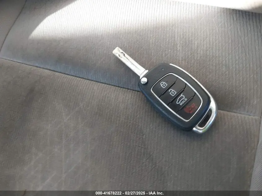 2016 HYUNDAI TUCSON SE