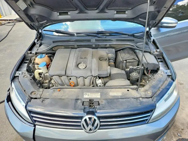 2013 VOLKSWAGEN JETTA SE  