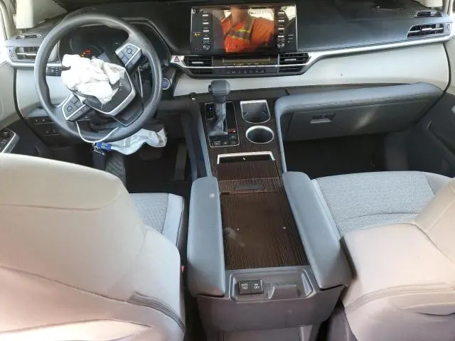 2021 TOYOTA SIENNA LE  