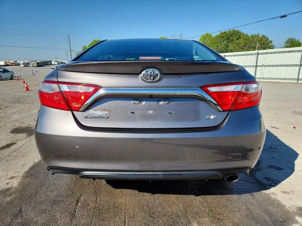 2017 TOYOTA CAMRY SE  