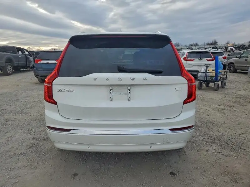 2023 VOLVO XC90 CORE  