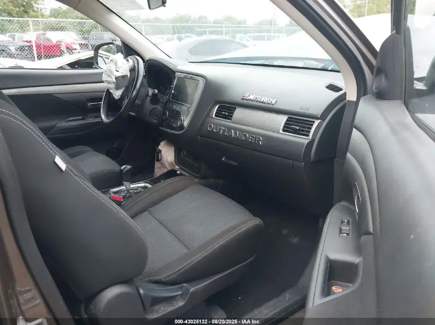 2017 MITSUBISHI OUTLANDER SE/SEL