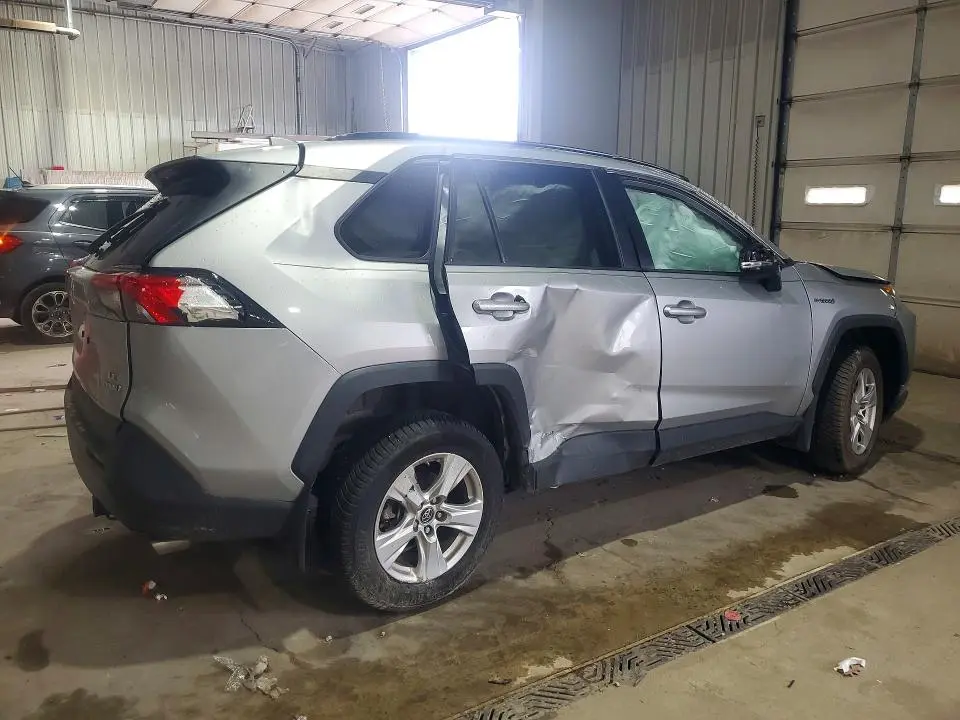 2020 TOYOTA RAV4 LE  