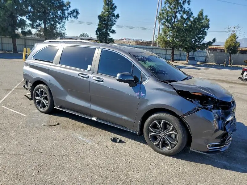 2025 TOYOTA SIENNA LIMITED  
