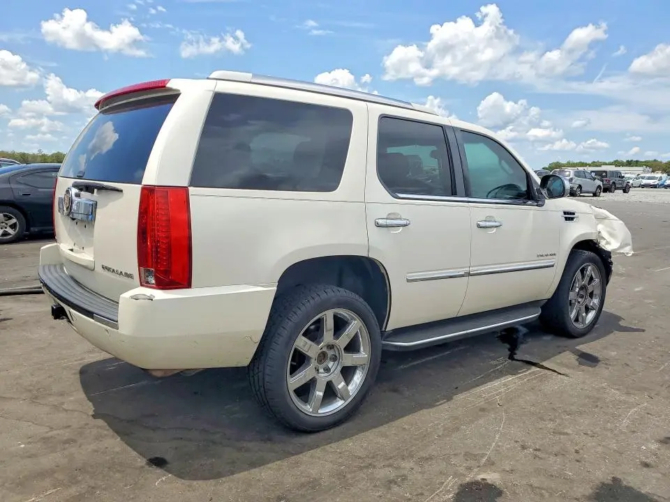 2010 CADILLAC ESCALADE LUXURY  