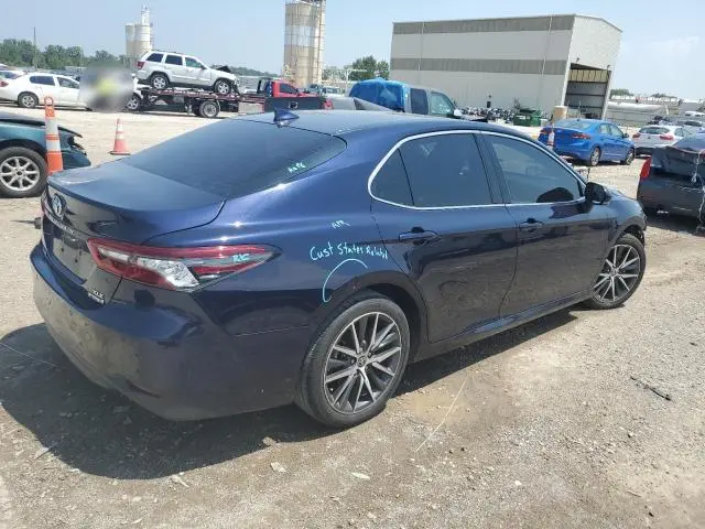 2021 TOYOTA CAMRY XLE