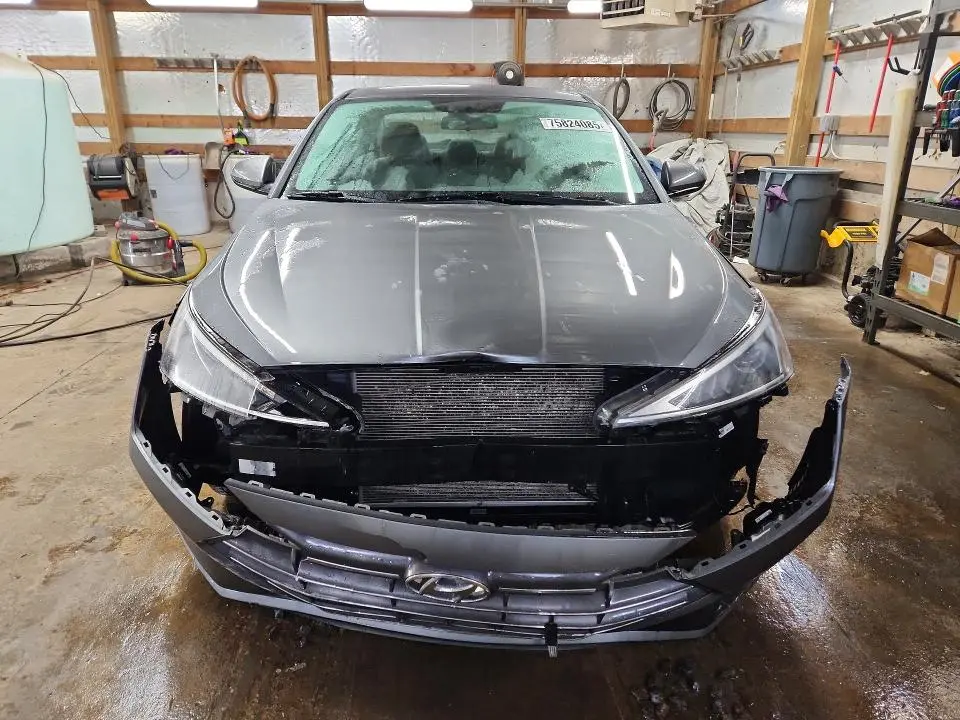 2019 HYUNDAI ELANTRA SE  