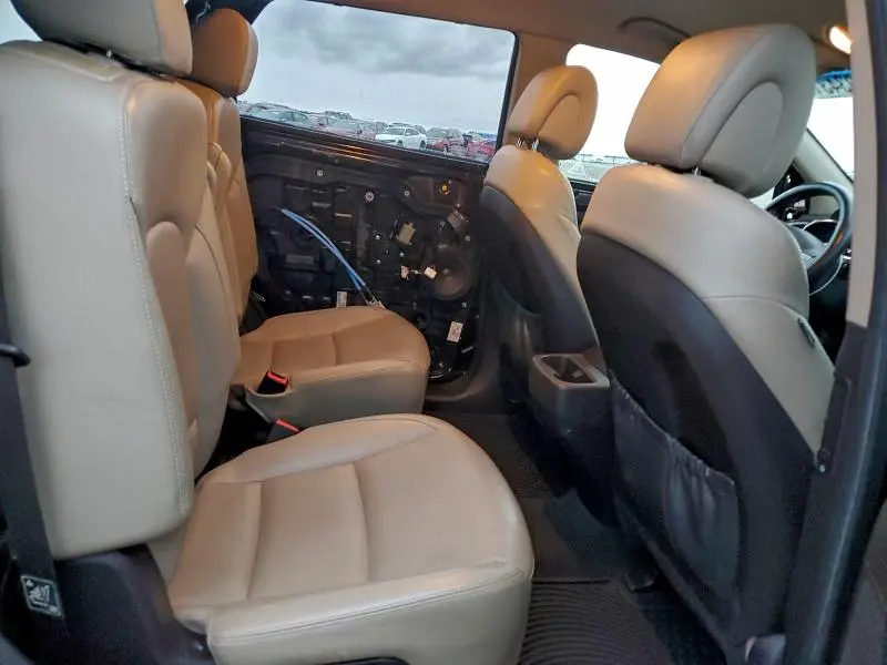 2017 HYUNDAI SANTA FE SE  